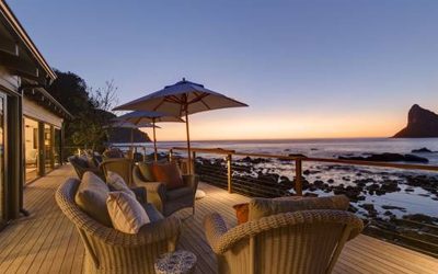 South Africa Continues to attract tourists who love luxury accommodations, great food, magnificent wildlife and fabulous golfing.